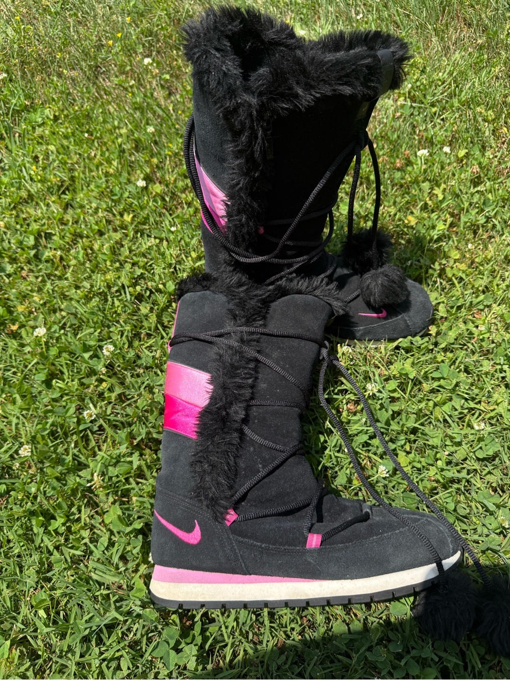 Nike Women’s Black & Pink Winter Fur Lace-Up Boots size us 8.5